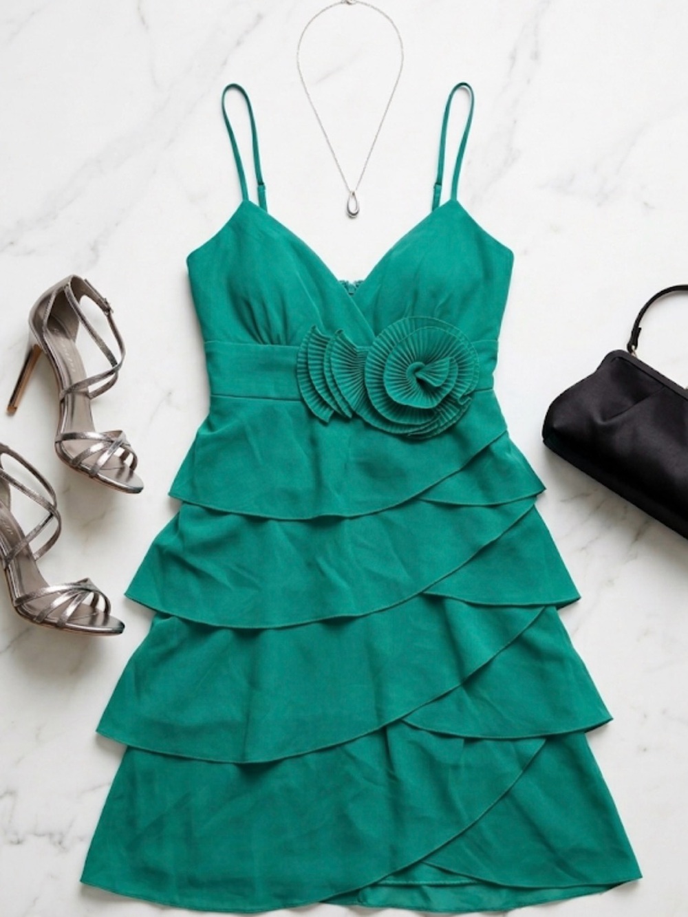 Gorgeous Max & Cleo Tiered Emerald Green Cocktail Dress (Size 4 / XS)